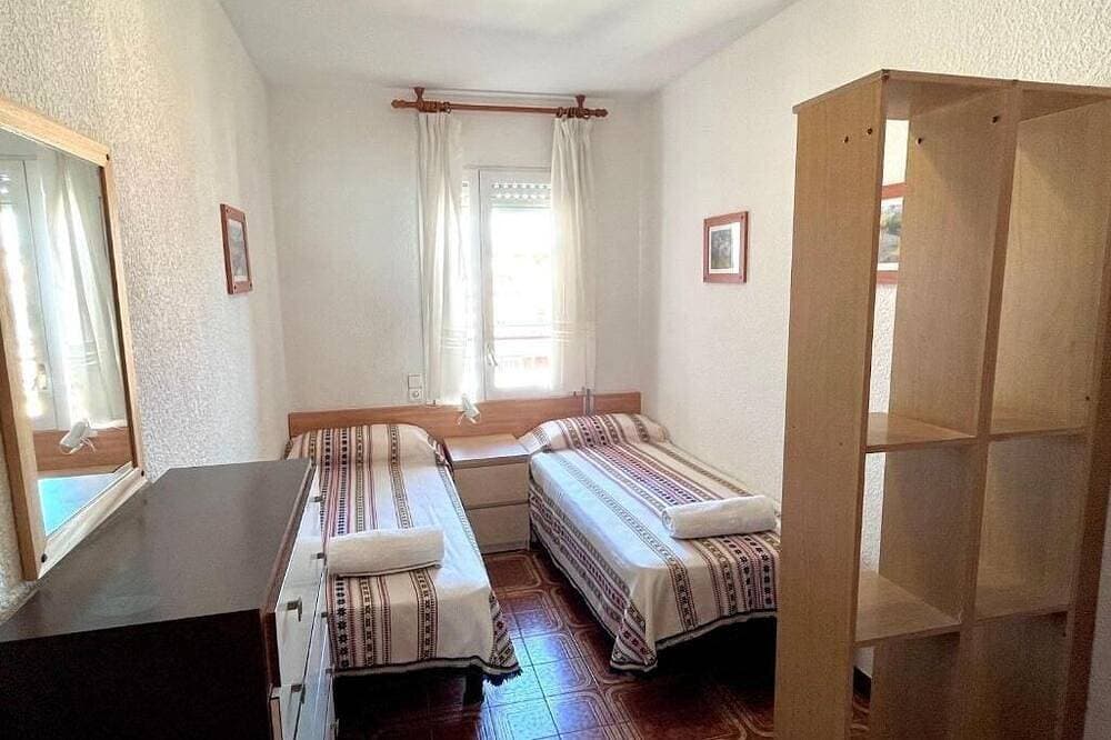 Foto 6 von 23: Geräumiges 4-Zimmer-Apartment direkt am Strand. Rodes-61