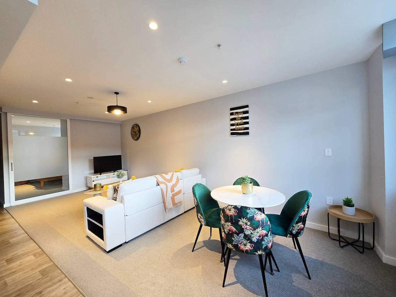 Foto 2 von 17: Modernes 2-Zimmer-Apartment im Herzen von Lower Hutt