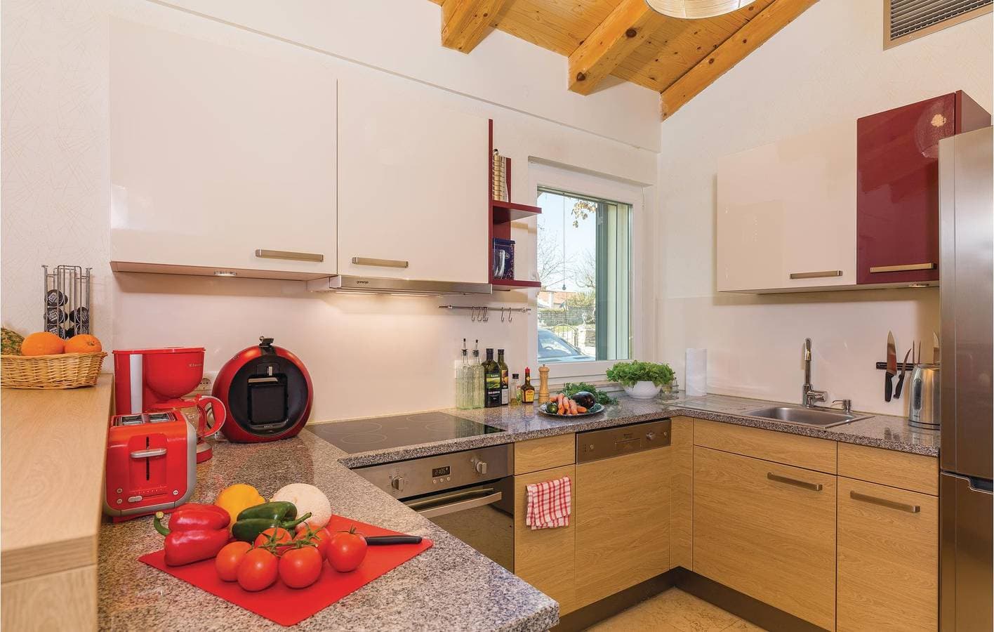 Foto 7 von 46: Geräumige 170 m² große Wohnung mit WLAN, Pool und Terrasse