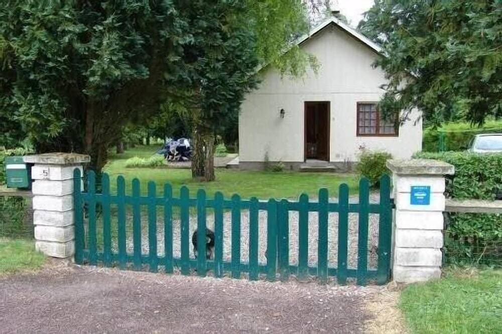 Foto 6 von 10: A single-story house in a quiet, rural hamlet. Pets allowed