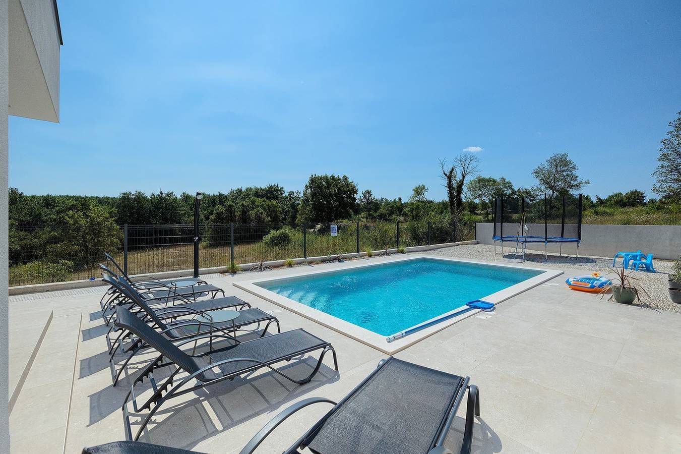 Foto 7 von 43: Villa Leny mit Pool und Grill
