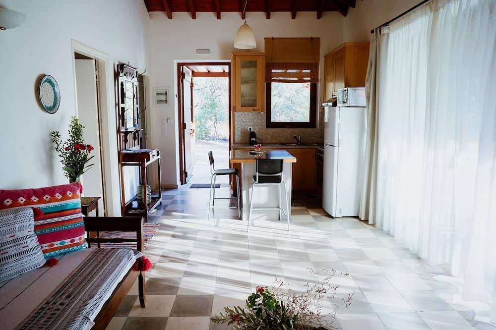 Foto 12 von 23: Waterfront Luxury Stone-built 72sqm Villa in Olive Grove