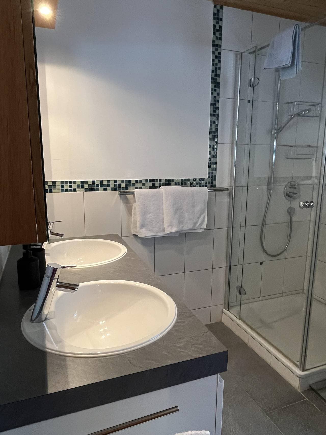 Foto 9 von 25: Appartement/Fewo, Dusche und Badewanne, 2 Schlafrä