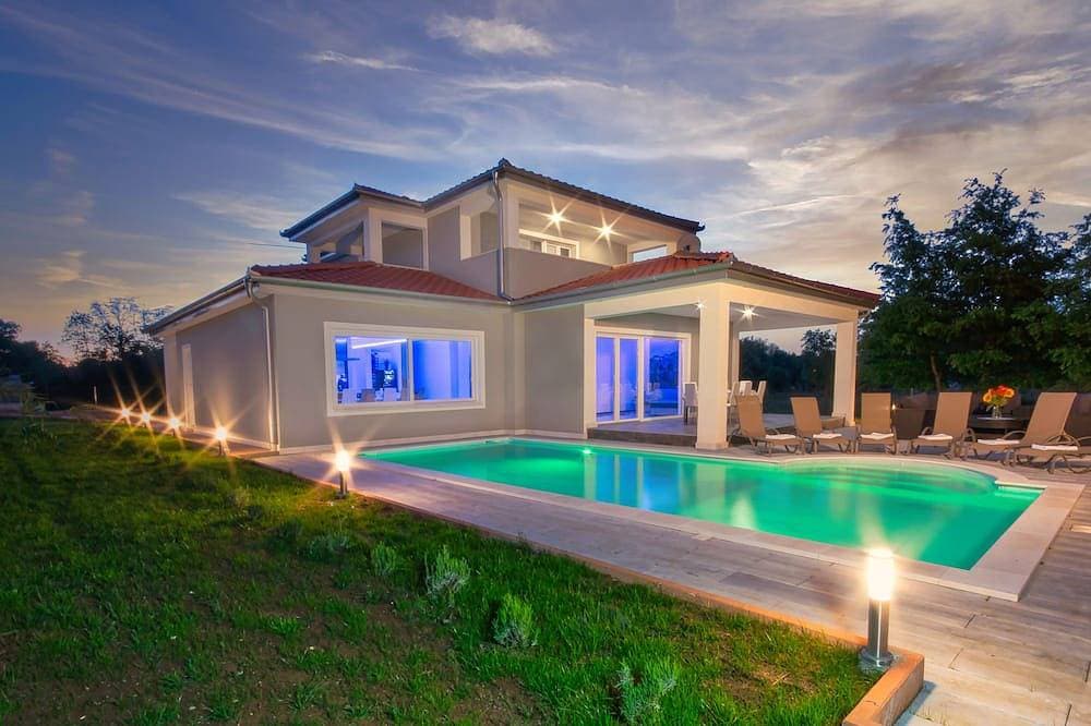 Herrlich gestaltete Villa mit privatem Pool 1