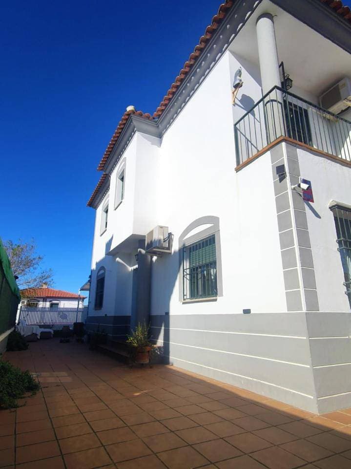 Foto 6 von 39: Three-Bedroom House