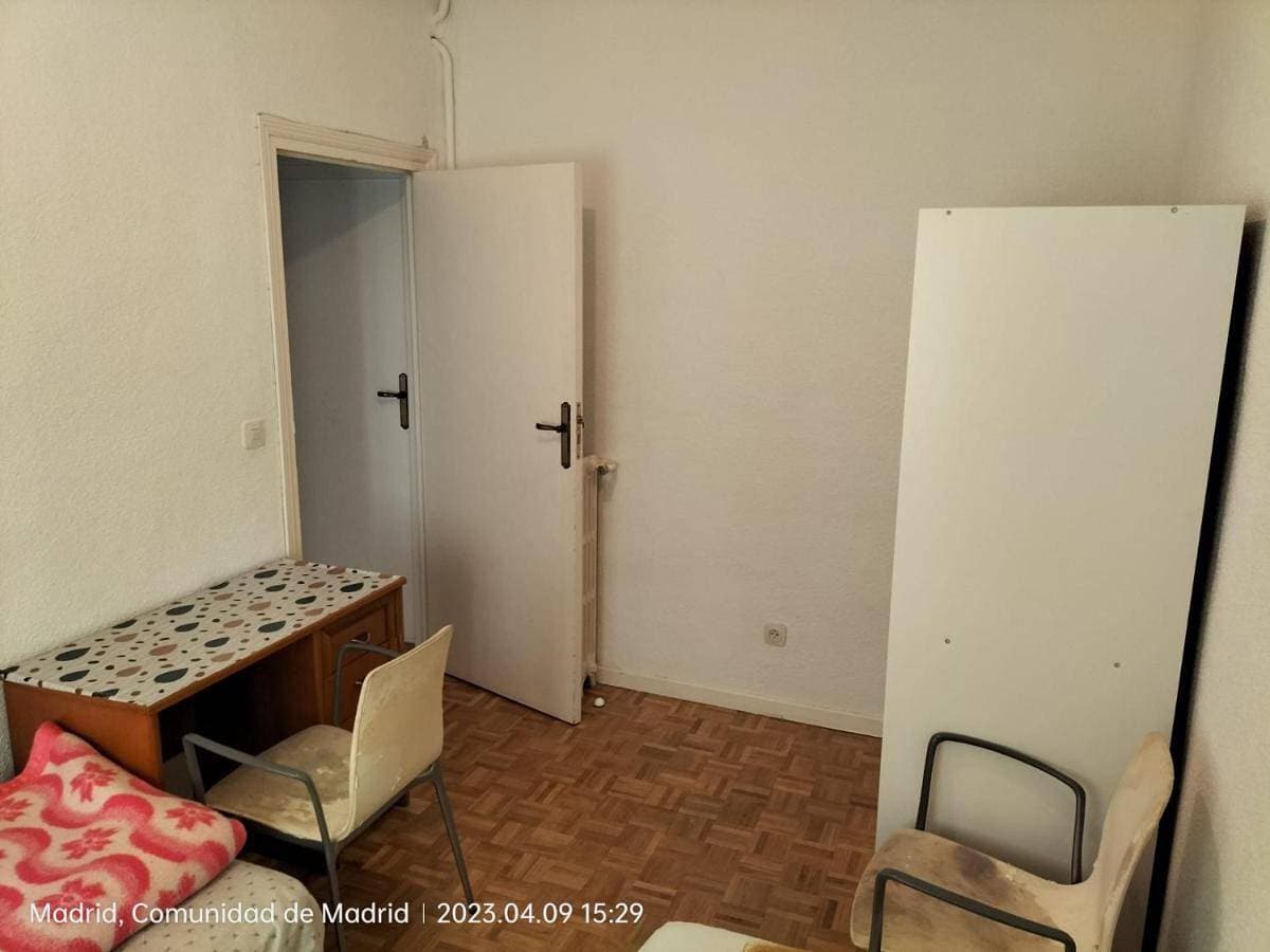Foto 4 von 11: Piso 4 dorms sin salon 1 baño 1 Cocina Zona PioXII Colombia