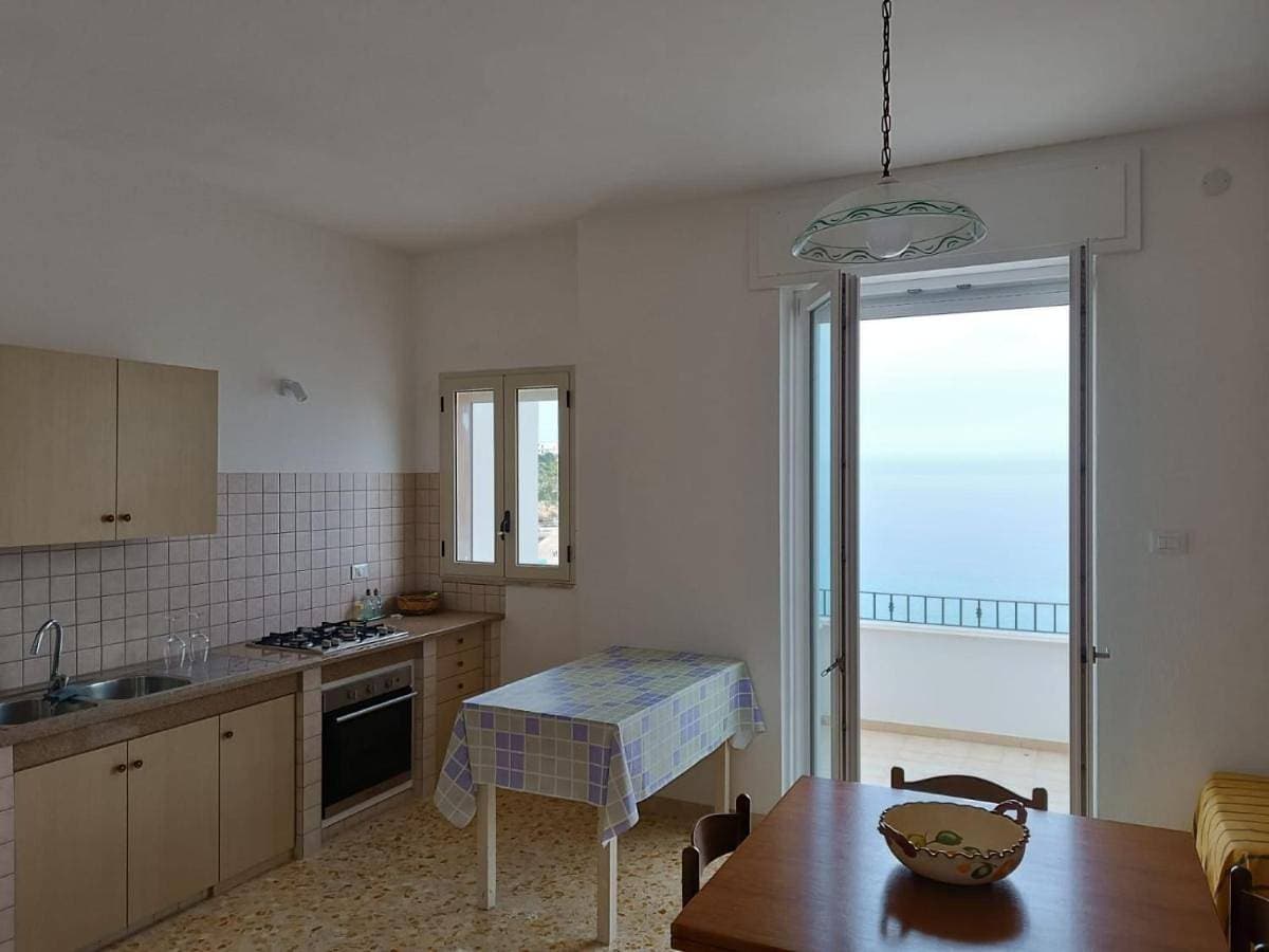 Un terrazzino sul Mare 1