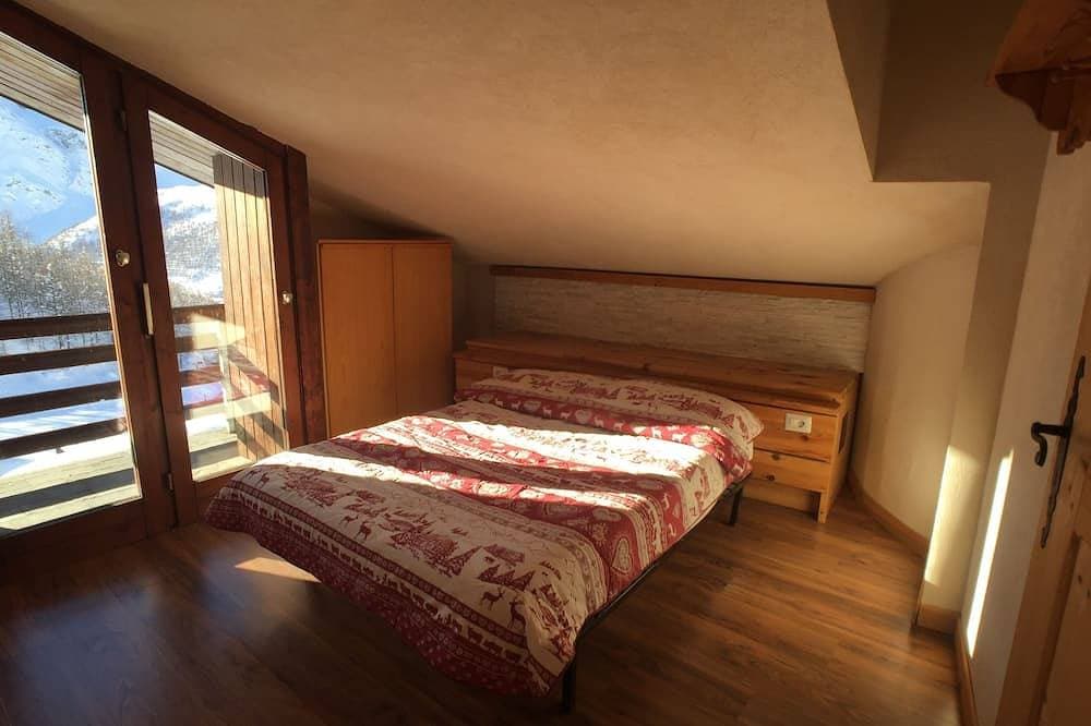 Foto 4 von 18: Luxuriöse Drei-Zimmer-Wohnung in Cervinia mit Sauna, Blick auf die Skipisten.
