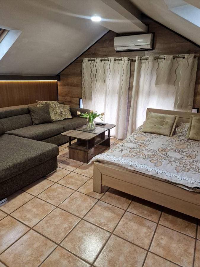 Guest House Maja 1