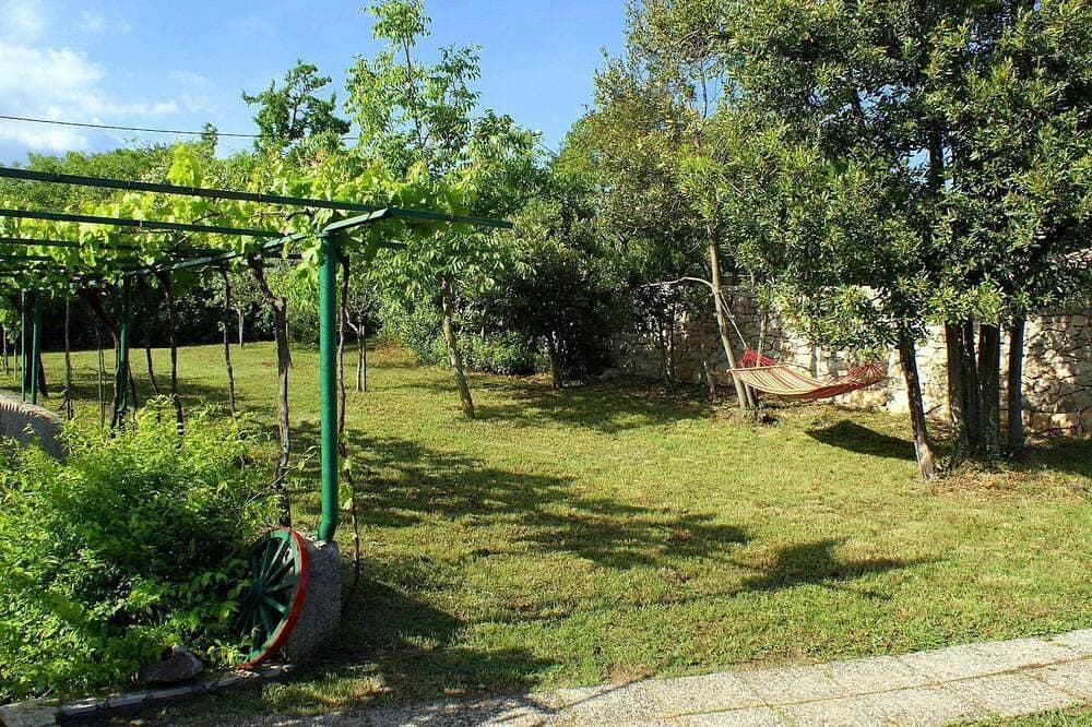 Foto 5 von 15: Freistehendes Haus Violeta mit weitläufigen Garten