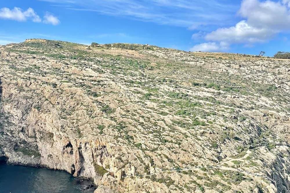 Foto 12 von 23: Xlendi Gozo-Coastal Apartment with Spectacular Views. Free Parking AC and WiFi