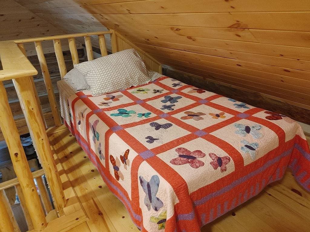 Foto 9 von 13: 1866 Pre-Confederation Log cabin at Gerber's