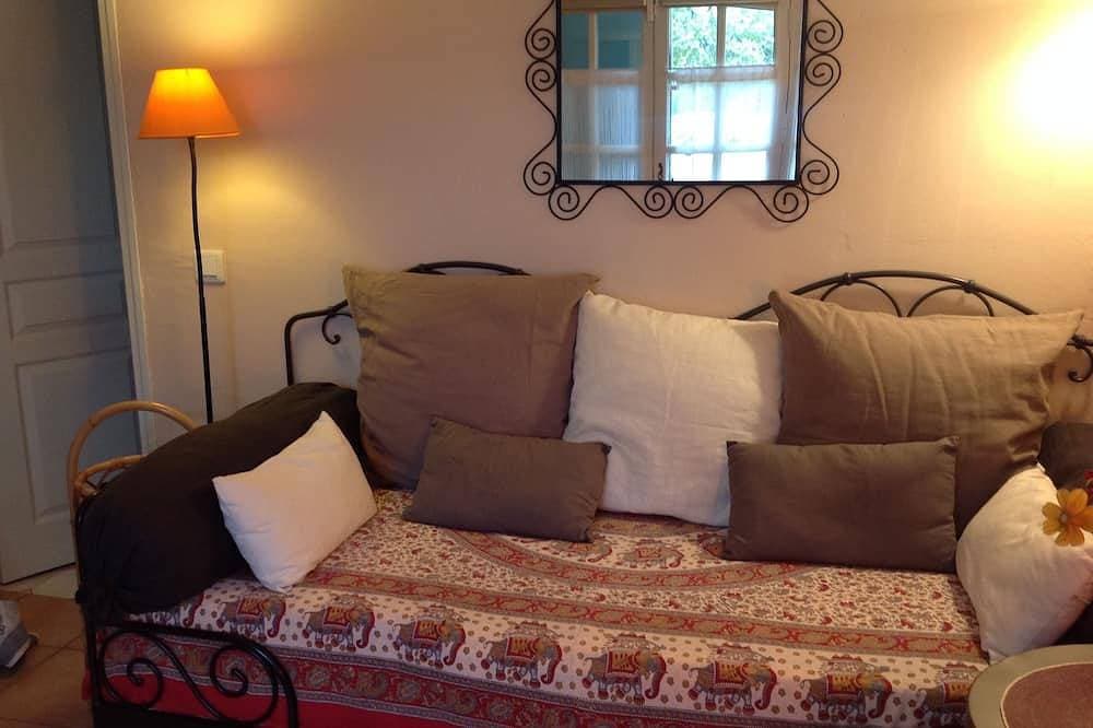 Foto 2 von 28: T1 charmantes klassifiziertes *** im Erdgeschoss der Villa mit Garten und Pool, eigenem Seezugang