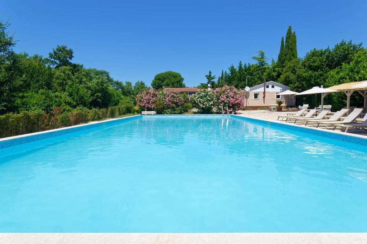 Foto 2 von 5: Villa