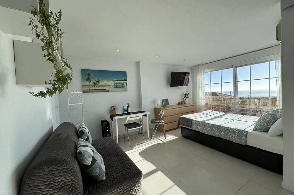 Foto 3 von 23: Peaceful Studio Apartment with Amazing Views