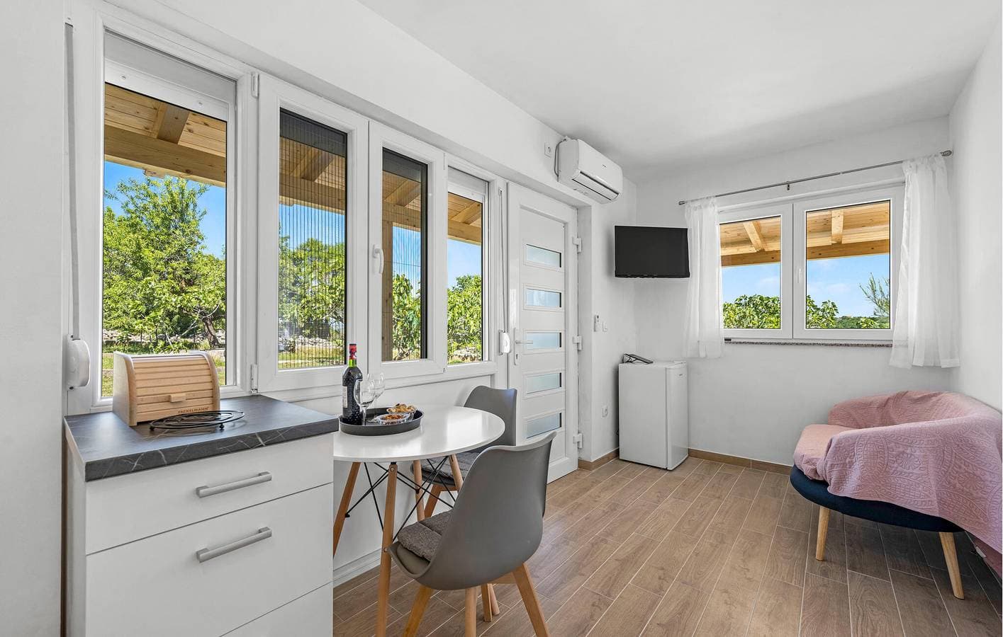 Foto 6 von 29: Gemütliche Ferienwohnung mit Terrasse, Küche, WLAN und Parkplatz