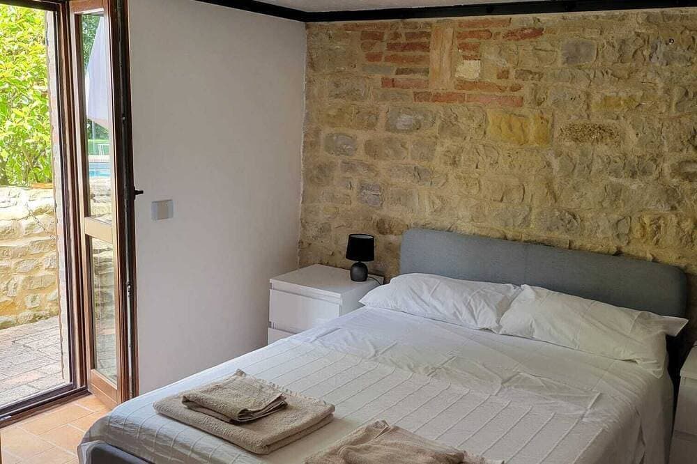 Foto 3 von 27: Beautifully renovated, modern, 1 bedroom apartment with swimming pool