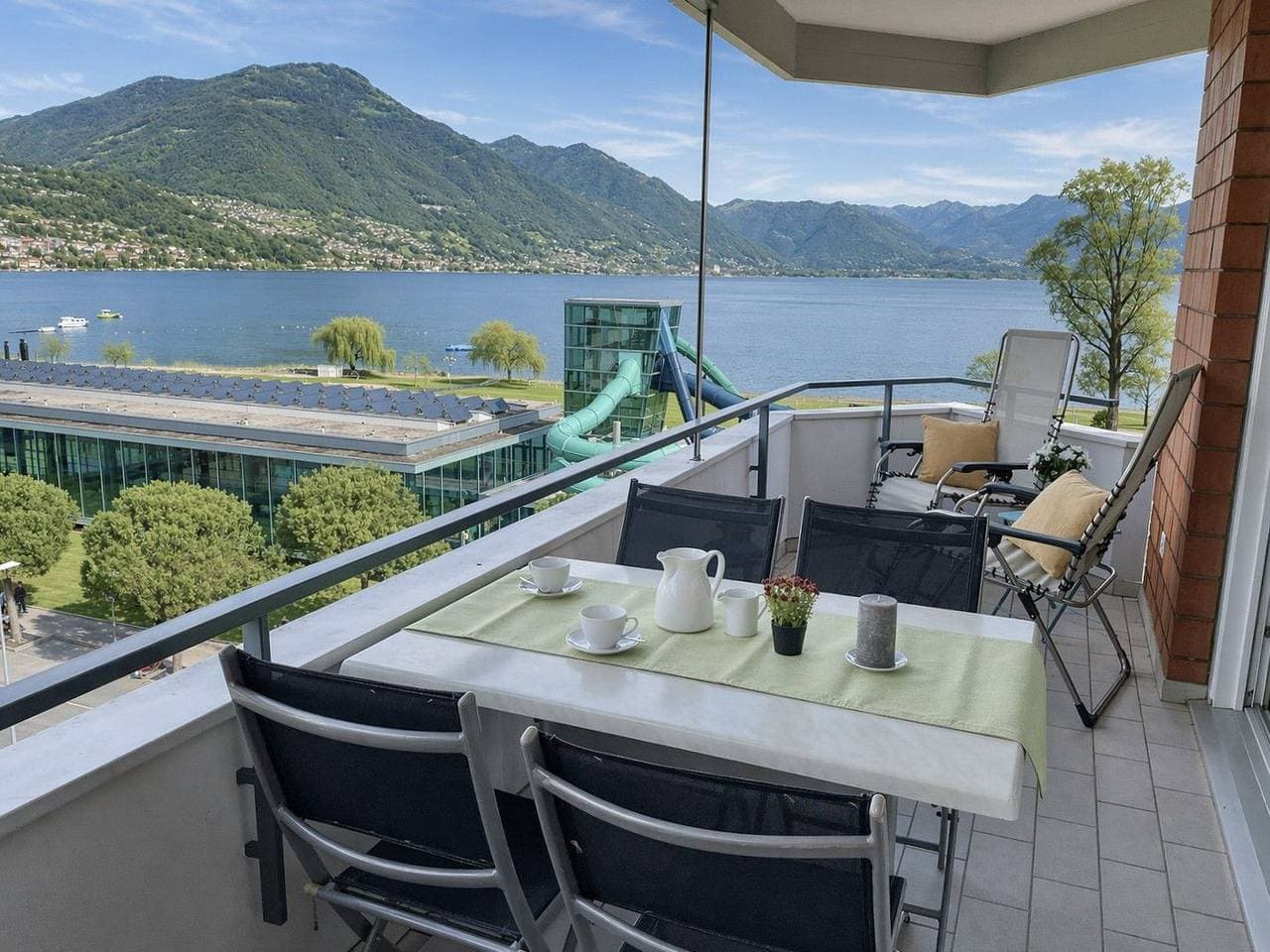 Ansprechende Ferienwohnung an bequemer Lage mit fabelhafter Aussicht auf den See 1