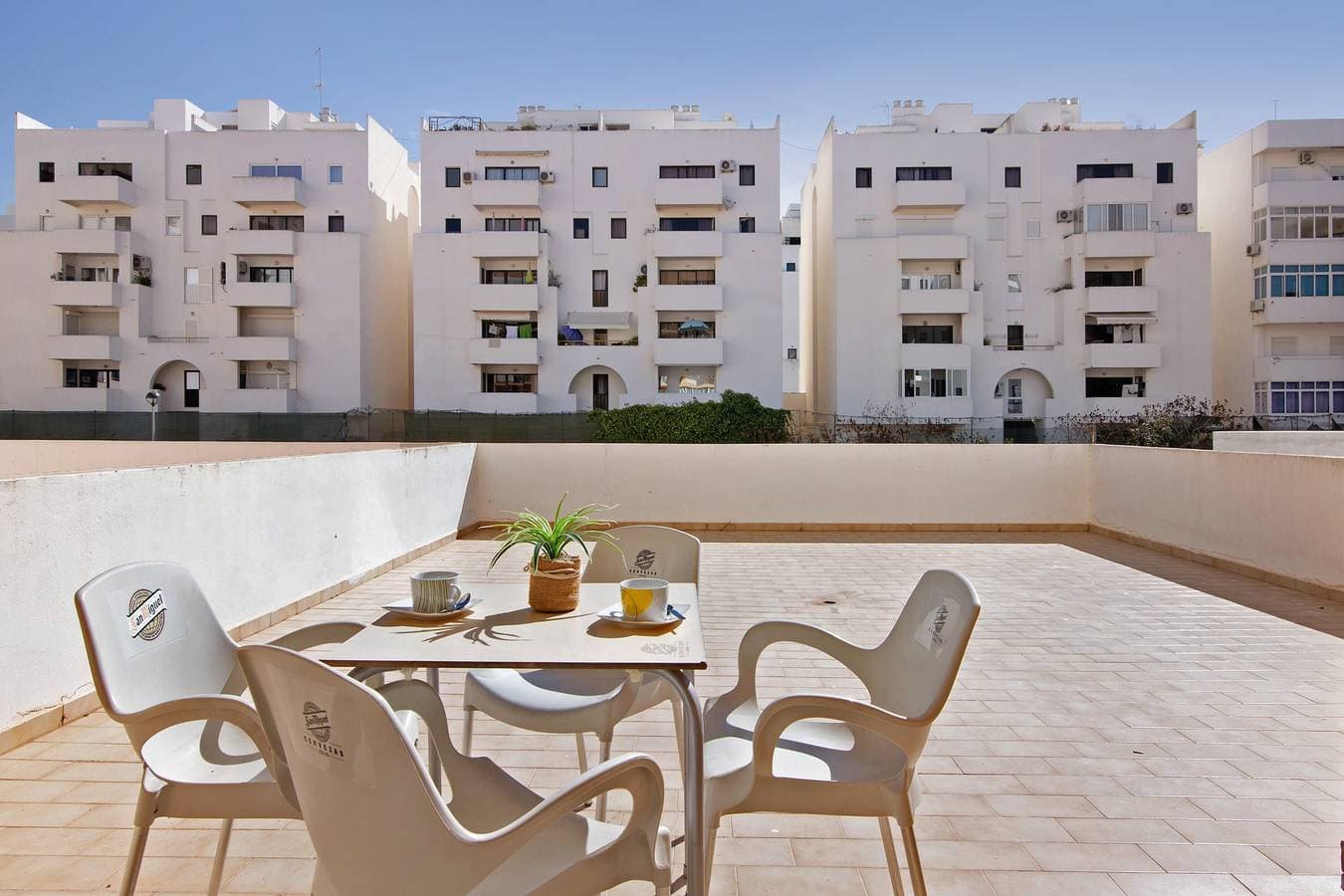 Foto 3 von 21: Apartment '16 - Quarteira' mit Gemeinschaftspool, Balkon und WLAN