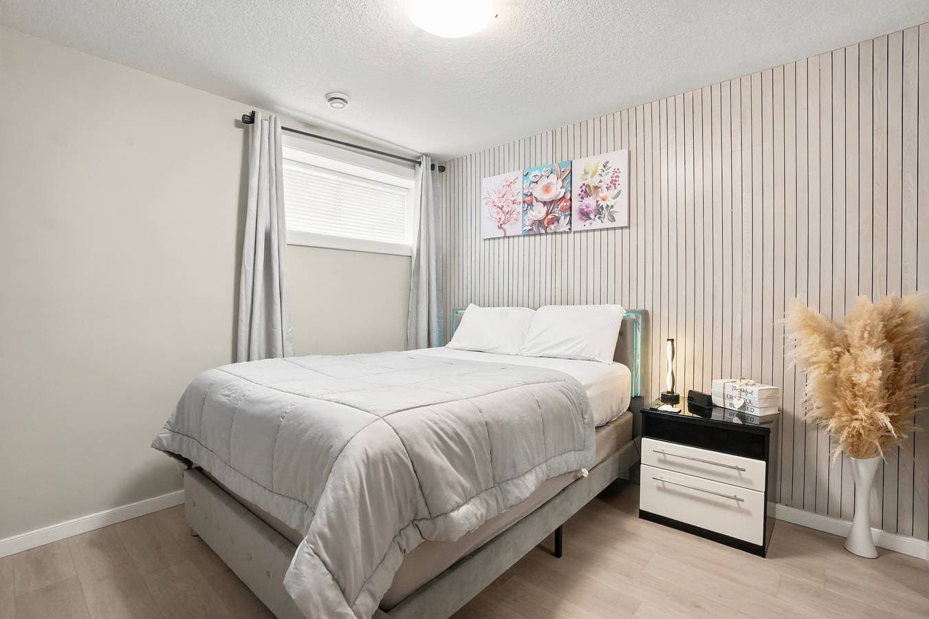 Foto 2 von 23: Gemütliches Apartment mit 1 Schlafzimmer in Calgary mit Kochnische