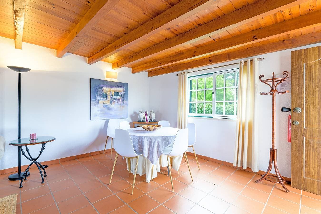 Foto 4 von 29: Villa 'Your Beachfront Escape Awaits' mit privater Terrasse, privatem Garten und WLAN