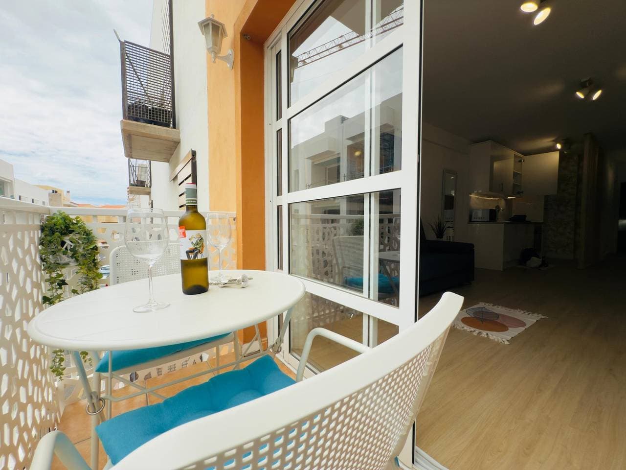 Foto 3 von 29: Acogedor Apartamento en Playa San Juan, Tenerife – Con Terraza Pr