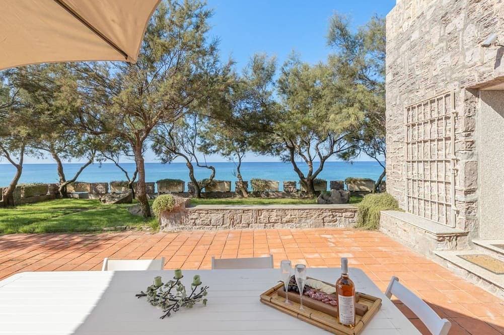 Overlooking the incredible beauty of the San Giovanni di Sinis coast, Villa Maestrale is an exclusiv... 1