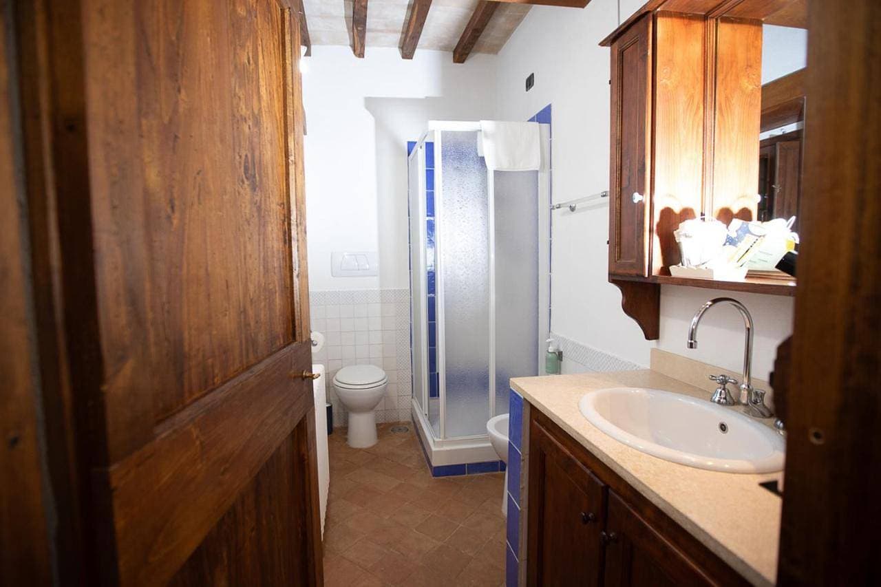 Foto 8 von 9: Double Room with Private Bathroom