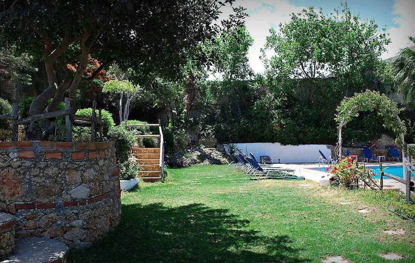 Foto 13 von 24: Schönes Studio mit Gemeinschaftspool und schönem Garten
