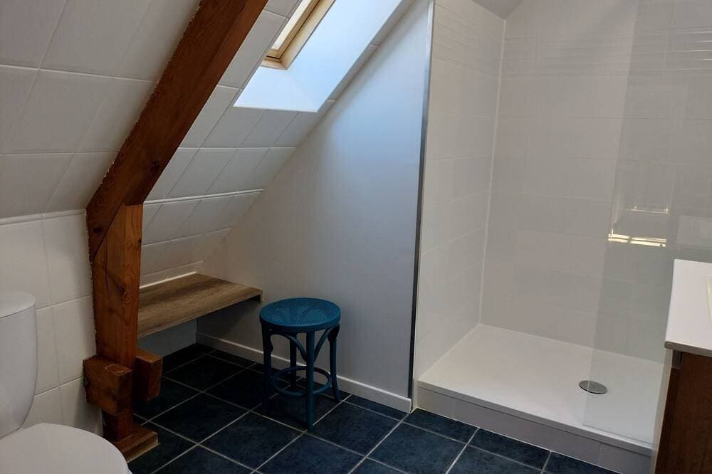 Foto 10 von 30: Cottage-Komfort-Ensuite mit Dusche-Gartenblick-Gîte Le Douaire