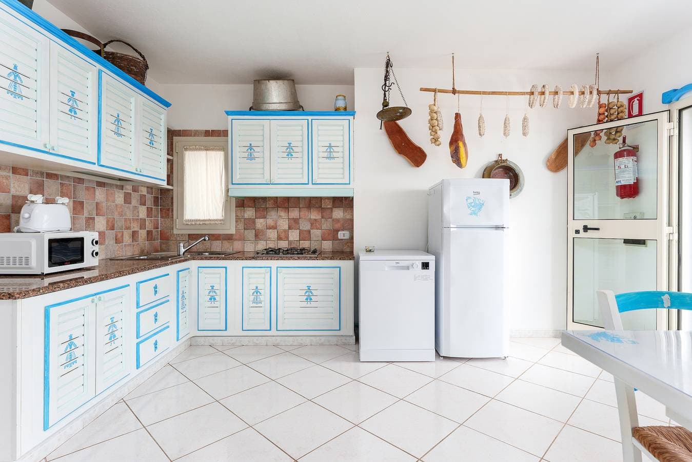 Foto 8 von 34: Ferienwohnung 'mamuthones' mit Meerblick, WLAN, Terrasse und Gemeinschaftspool