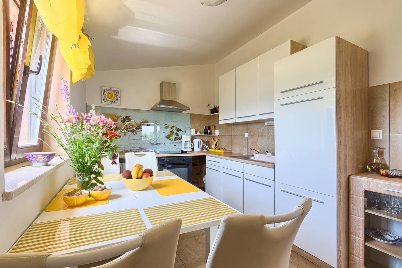Foto 11 von 45: Ferienhaus mit drei Schlafzimmern neben Kiesstränd