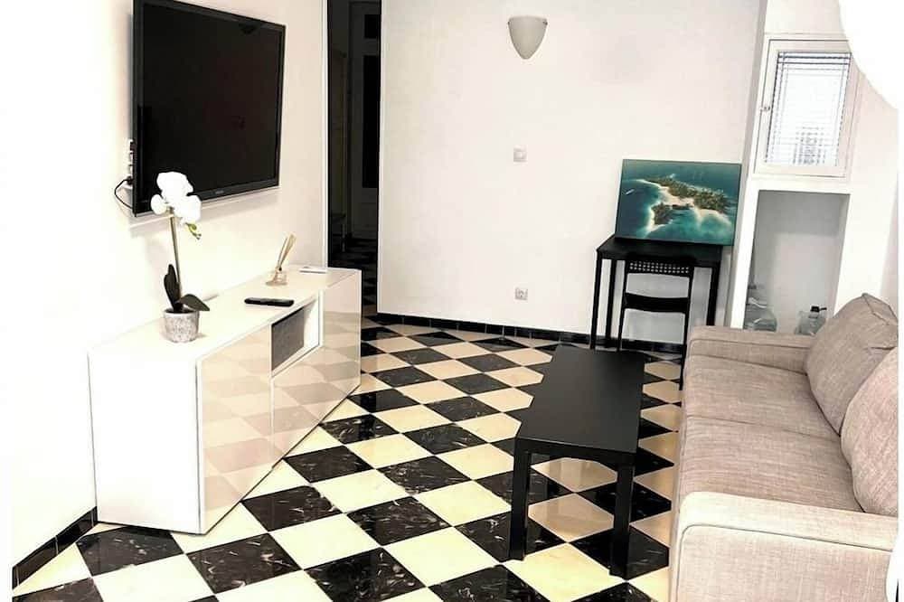 Foto 10 von 22: Cozy 2-bedroom apartment with WiFi, air-con and a  rooftop terrace with bbq.