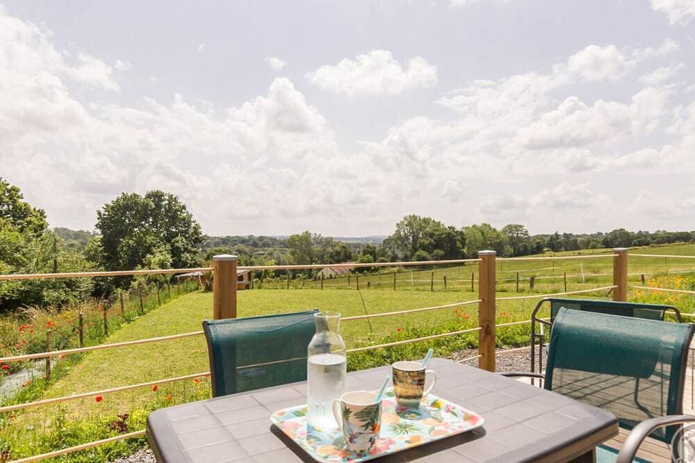Komfortables Mobilheim mit Terrasse und Haustieren Erlaubt in Saint-Lô 1