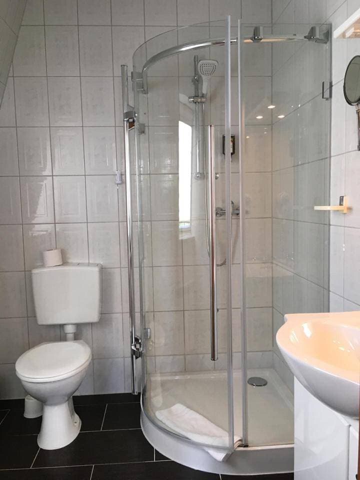 Foto 6 von 12: Double or Twin Room with Bathroom