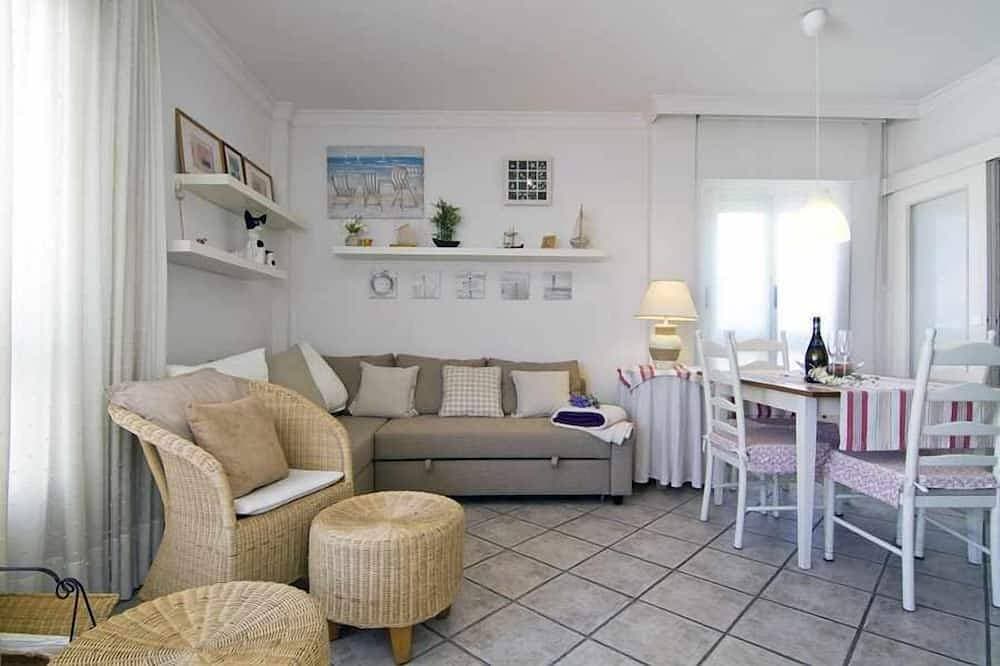 Foto 2 von 7: Maricel Apartment - right on the beach