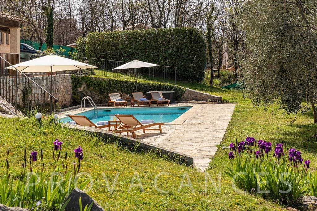Foto 7 von 49: Ferienhaus mit großem Pool und schöner Aussicht auf Mons