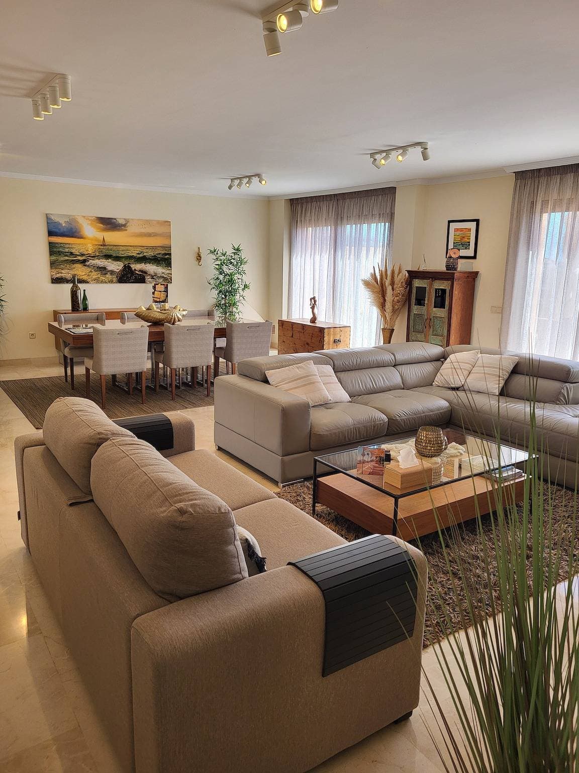 Foto 2 von 45: Apartment 'Casares Beach Luxe Penthouse' mit Meerblick, WLAN und Klimaanlage