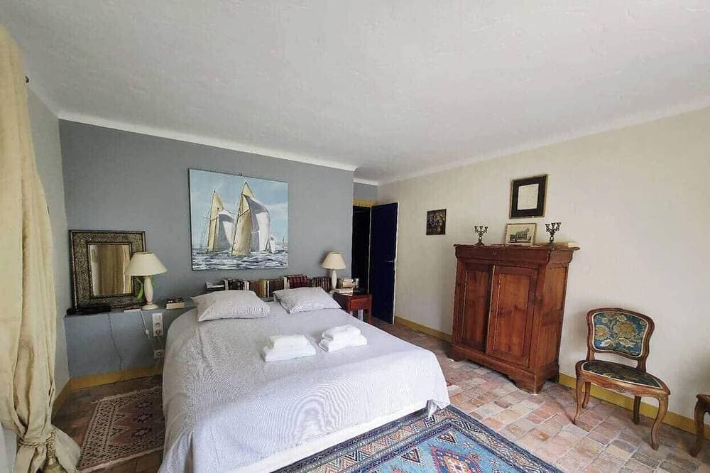 Foto 5 von 30: Magnificent Villa 14 p, swimming pool, garden, parking