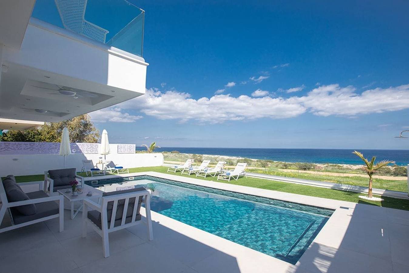 Foto 2 von 30: Luxury 5 Star Seafront Cottage – Cape Greco 1046