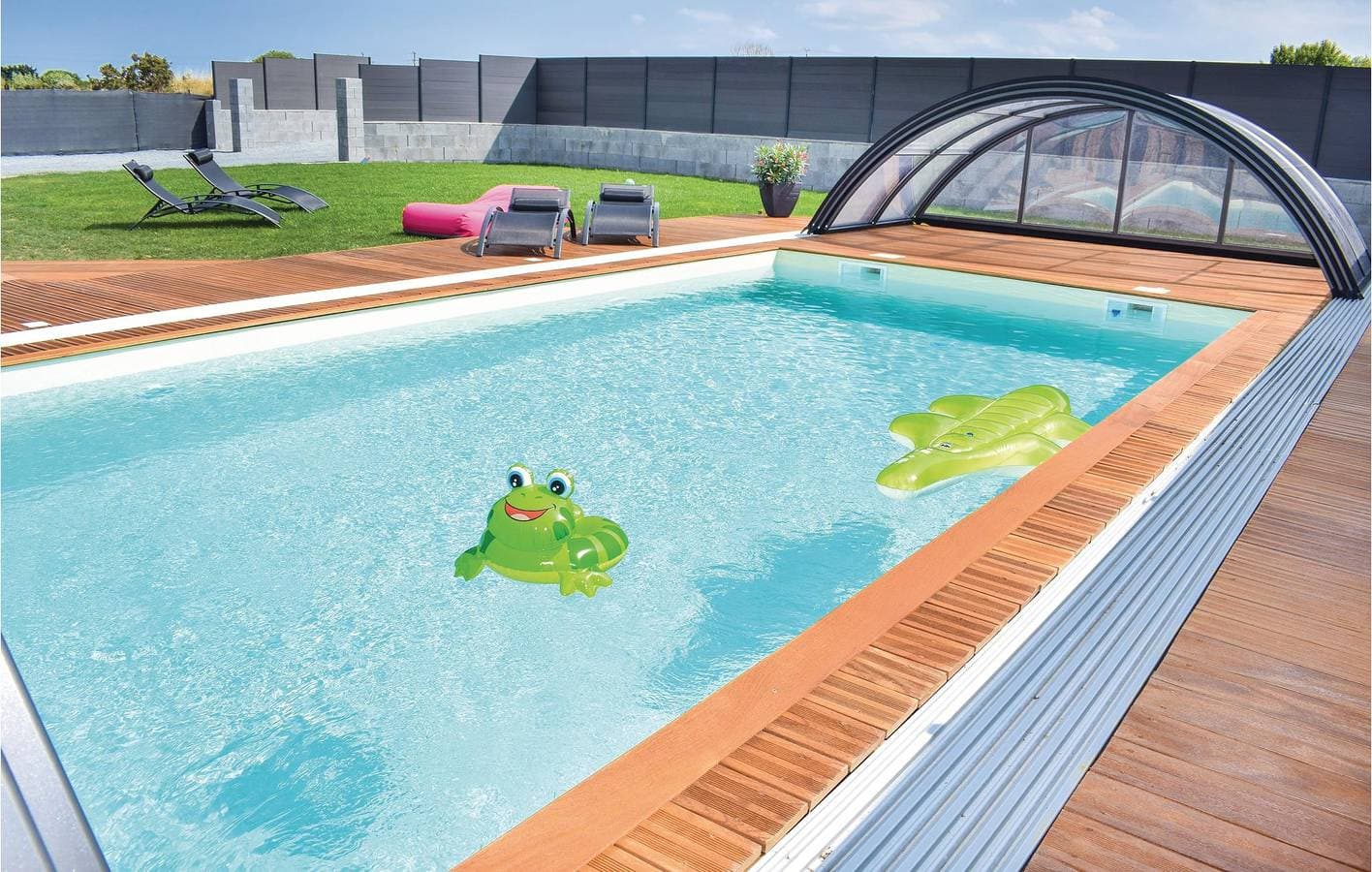 Foto 12 von 31: Paradies am Pool: Strand 2,5 km, Parkplatz, TV, Internet