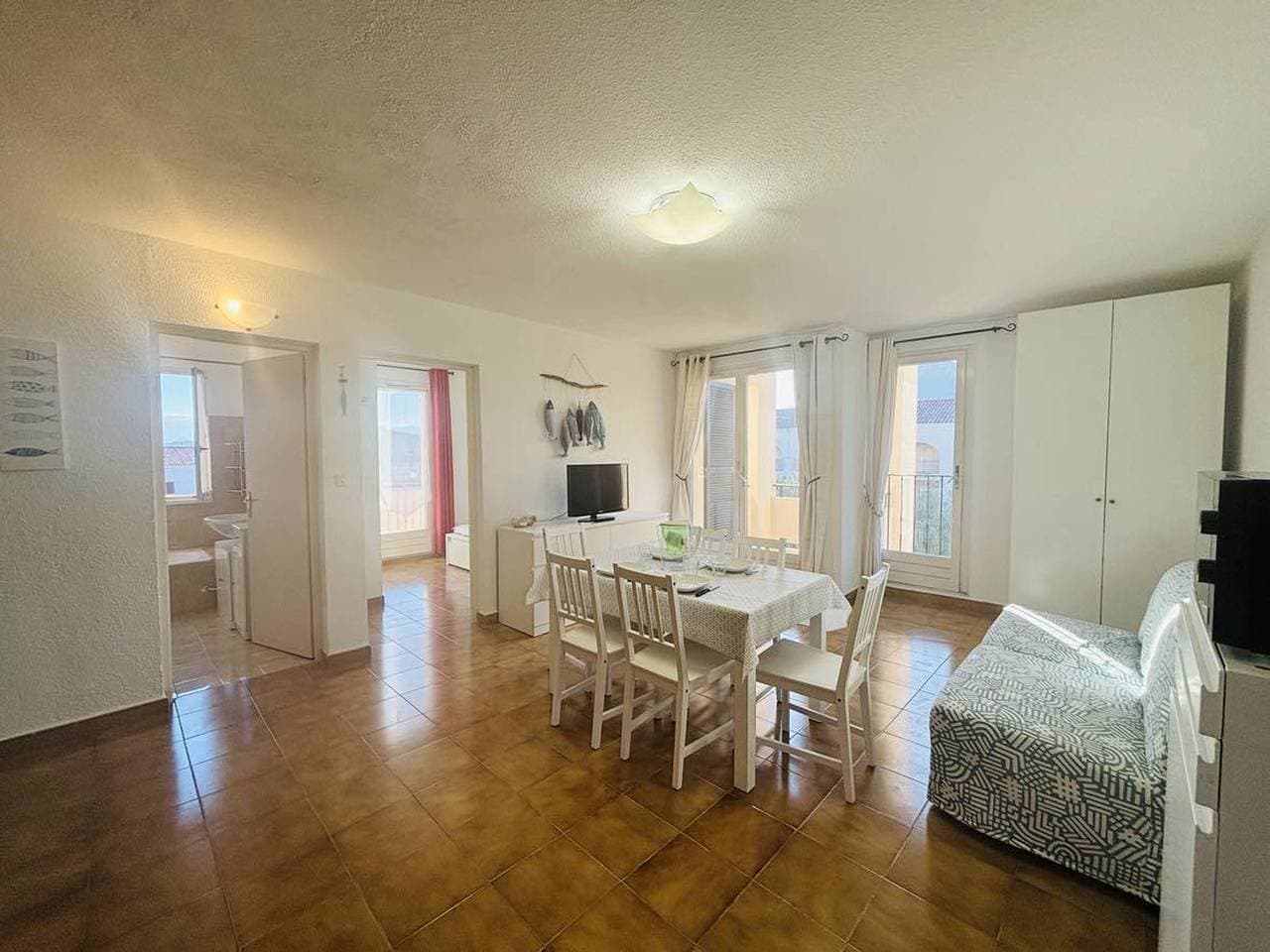 Gemütliche 2-Zimmer-Wohnung, 4 Betten, 650m vom Strand, Parken und Terrassen, fußläufig ins Zentrum 1