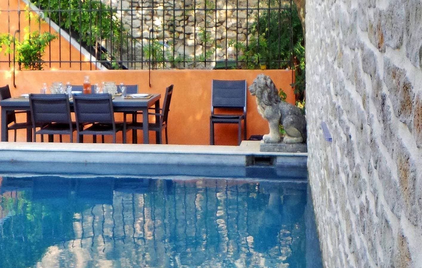 Foto 6 von 33: Geräumige Wohnung mit Pool, Parkplatz und AC