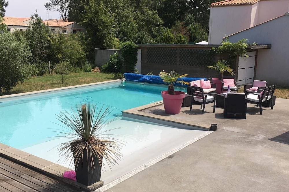 Villa in Vendée ideal for a large family with lots of space inside and out 1