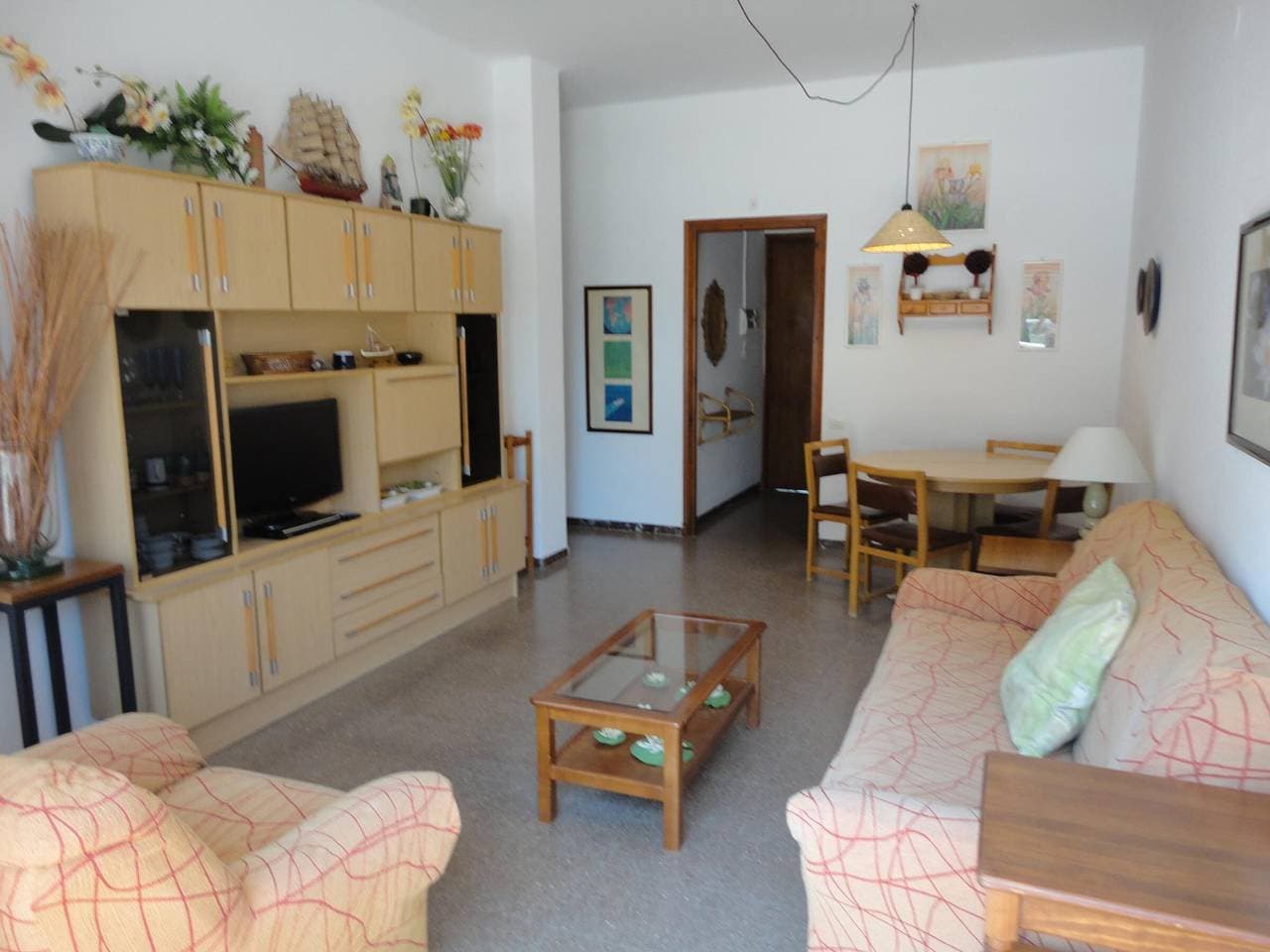 Erdgeschosswohnung nur 250m vom Strand entfernt, 2 Schlafzimmer, Terrasse, Parkplatz - Oliveres, Spa... 1