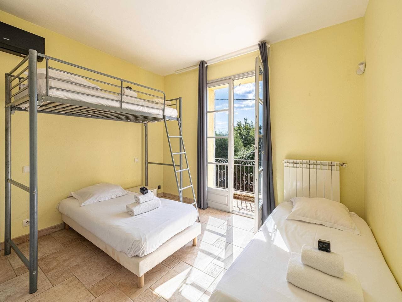 Foto 8 von 24: A/C Haus 4Br/10P mit Pool – 40 Minuten von Cannes