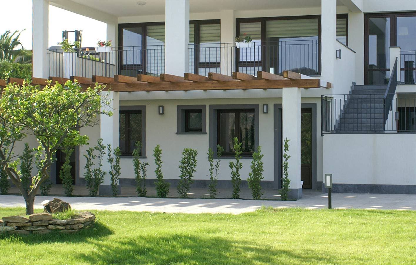 Foto 4 von 13: Luxuriöses Apartment mit AC, Pool, Parkplatz, Garten und Küche