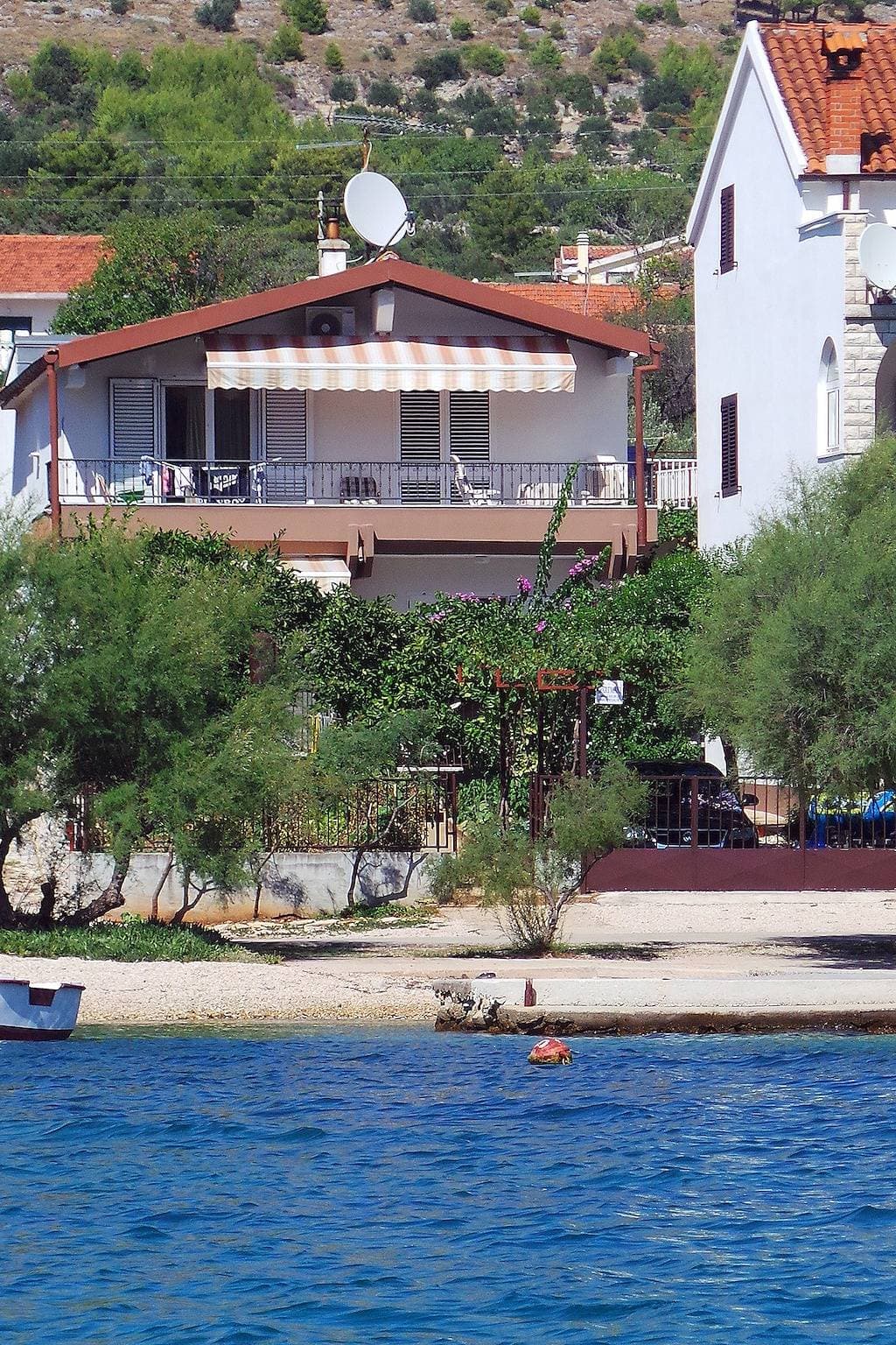 Foto 2 von 35: 2-Zimmer-Ferienwohnung am Strand Grebastica, Sibenik A-10366-a