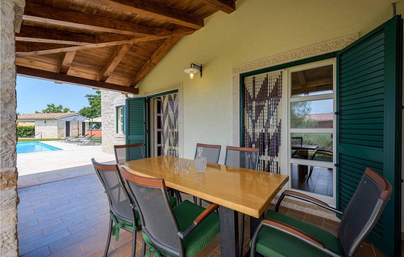 Foto 6 von 38: Charmante 2-Zimmer-Wohnung mit Terrasse, WLAN und Parkplatz in der Nähe des Labinci-Zentrums