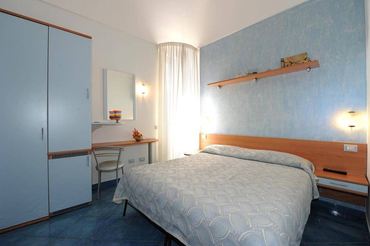 Foto 10 von 13: Double Room with Private Bathroom